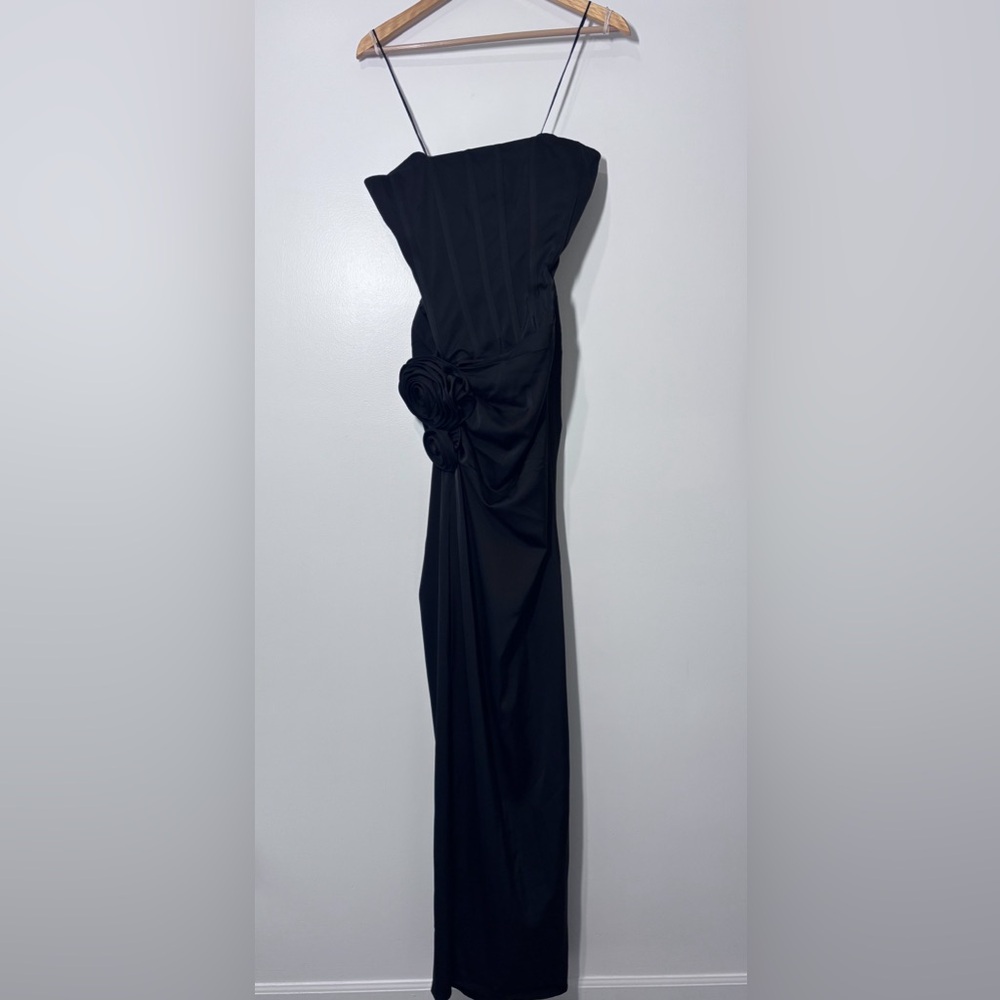 NBD Revolve Jake Black Strapless Rosette Slit Evening Gown Size Medium NWT - Picture 2 of 7